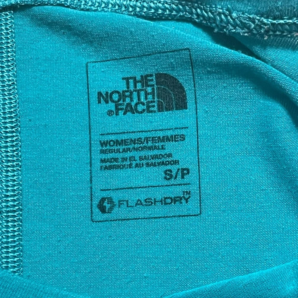 The North Face Women’s Small Teal FlashDry Short Sleeve Shirt Flawed - Picture 8 of 10